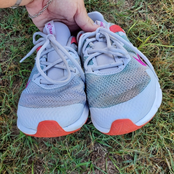 Nike Legend Essential Vast Grey/Fire Pink CD0212-005 Women's Woman’s size 6.5 - Picture 4 of 7